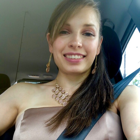 Meet your Poshmaster, Christin💋 - Picture 6 of 6